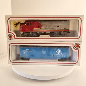 Bachmann HO Scale Santa Fe F9 Diesel 307 & Erie Lackawanna Box Car Lot